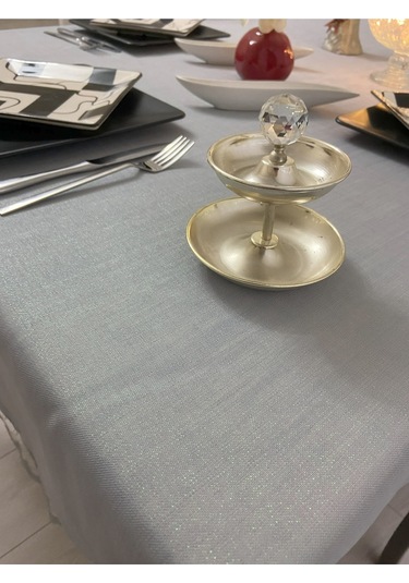 Dantel Detaylı Simli Dertsiz Masa Örtüsü Gri