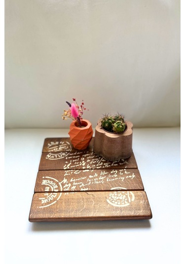 Kahverengi Masif Ahşap Mektup Desenli El Yapımı Sunum Altlığı