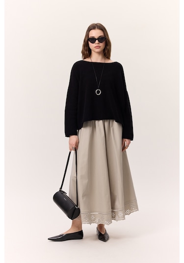 Nakış Detaylı Geniş Etek Taş Taş