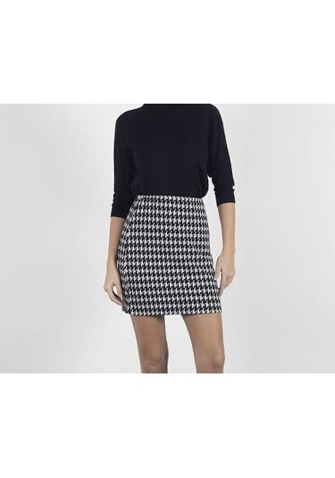 Kazaayağı Likralı Mini Etek Siyahbeyaz Renkli