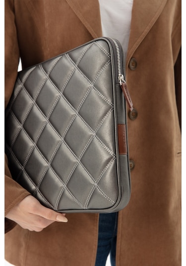 Kapitone Laptop Kılıfı 15.6 & 16 İnç Gri