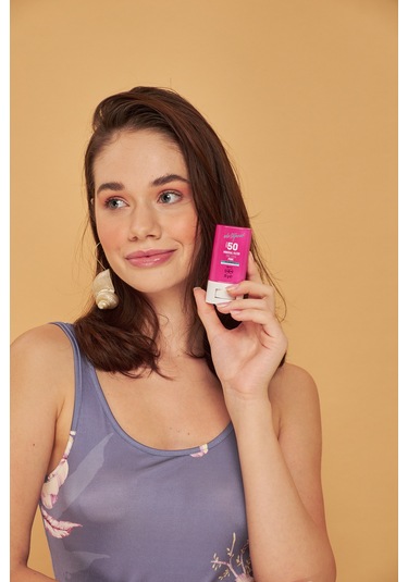 Eda Taşpınar Mineral Filtreli Pink Zinc Stick Güneş Kremi SPF50+ 20 G