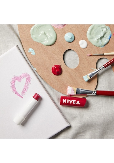 Nivea Shine Çilek Dudak Bakım Kremi 4.8 G