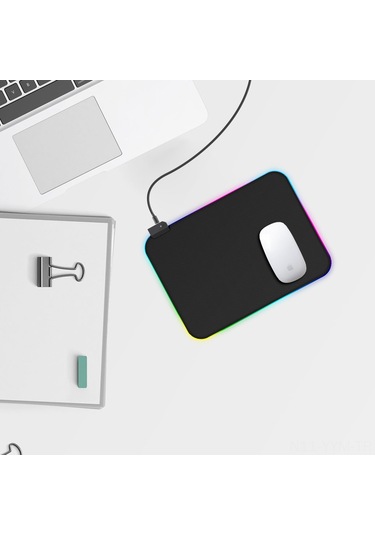 Geeksen Rgb Aydınlatmalı Kaymaz Oyuncu Mouse Pad, 14 Işık Modu, Usb Bağlantılı, 35x25cm