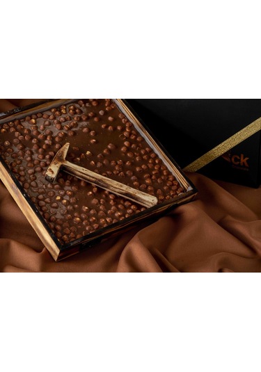 Sütlü Fındıklı Beyoğlu Çikolatası Çekiçli Ahşap Kutu 1000 G