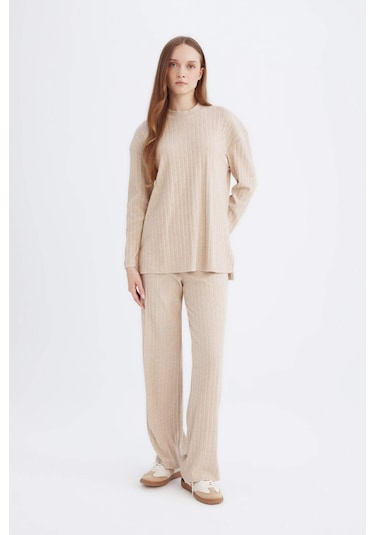 DeFacto Regular Beli Lastikli Basic Düz Fit Fitilli Kaşkorse Geniş Paça Pantolon D7437AX24WNBG775 Bej DeFacto Regular Beli Lastikli Basic Düz Fit Fitilli Kaşkorse Geniş Paça Pantolon D7437AX24WNBG775 Bej