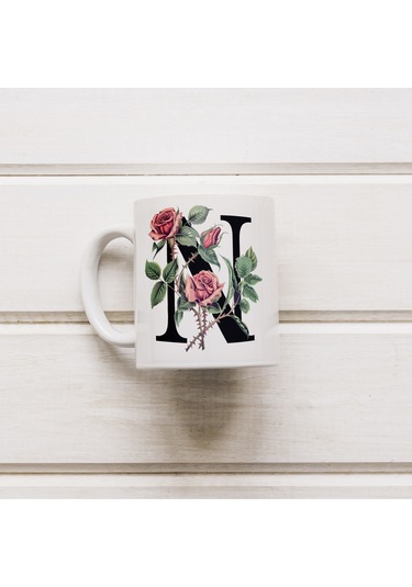 N Baş Harf Kırmızı Güller İle Sarılı Bardak 330 Ml Kişiye Özel Çiçekli Hediye Beyaz