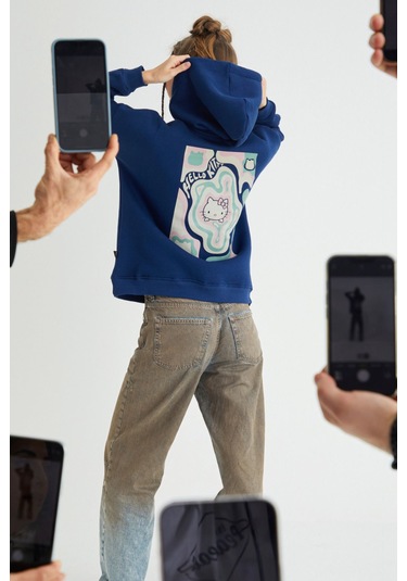 Hello Kitty Lisanslı Kapüşonlu Kalın Sweatshirt Renkli
