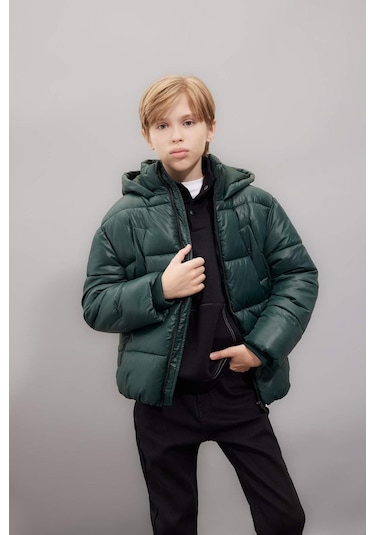 DeFacto Erkek Çocuk Su İtici Kapüşonlu Fermuarlı Cepli Şişme Mont C5565A824WNGN715 DeFacto Erkek Çocuk Su İtici Kapüşonlu Fermuarlı Cepli Şişme Mont C5565A824WNGN715