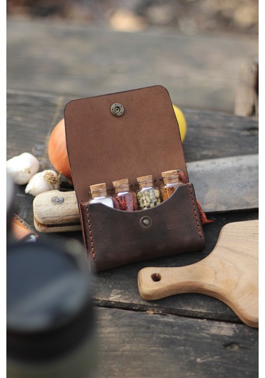 Kişiye İsme Özel Maia Kamp Outdoor Deri Baharatlık Kestane Kahverengi