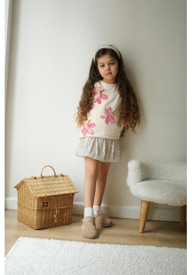 Kız Çocuk Tül Çiçek Aplike Detaylı Pamuklu Tshirt Gümüş Renk Detaylı Mini Balon Etek Altüst Takım Beyaz Pembe Beyaz - Pembe Kız Çocuk Tül Çiçek Aplike Detaylı Pamuklu Tshirt Gümüş Renk Detaylı Mini Balon Etek Altüst Takım Beyaz Pembe Beyaz - Pembe