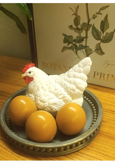 Artepieza Dekoratif Tavuk Ve Yumurtalar Tepsili Biblo Set - Bereket Ve Bolluk Temalı Beyaz Tavuk Figürü 1 Adet