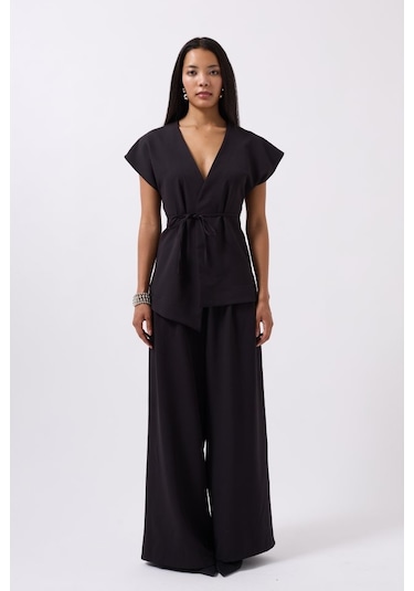 Gülsüm Aydın Bağcık Detay Yelek Siyah