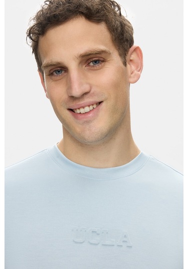 Ucla Canary Gök Mavi Bisiklet Yaka Gofre Baskılı Yumuşak Dokulu Modal Kumaş Standard Fit Erkek Tshirt Gök Mavisi