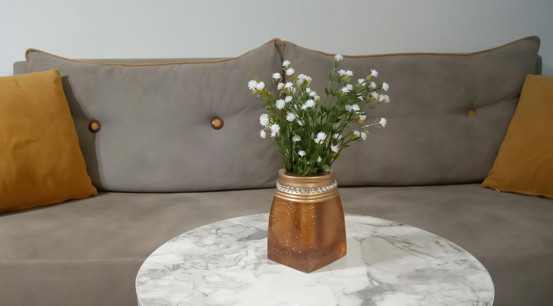 2 Adet Vazo Dahil,vazoda Çiçek,beyaz Yapay Çiçek,vazo Dekoratif Taşlı Altın Poliresin 7x7x15cm Çok Renkli