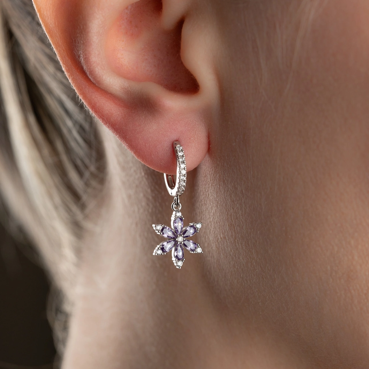 925 Ayar Gümüş Mor Taşlı Çiçek Küpe Gümüş