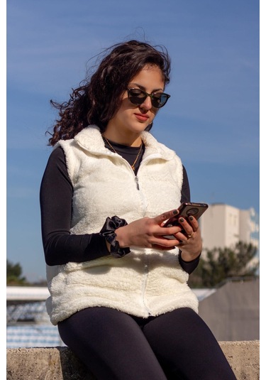 Kadın Ekru Beyaz Dik Yaka Kalın Peluş Fermuarlı Yelek 24kylkk215 001