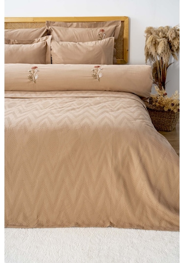 Noris Camel Çift Kişilik %100 Pamuklu Nakışlı Nevresimli Pike Takımı - 7 Parça Çeyiz Seti