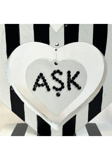 Uretti - Hülya 6683 5423 El Yapımı Siyah Beyaz Çizgili Kalp Şeklinde Dekoratif / Hediyelik Obje 1 Adet