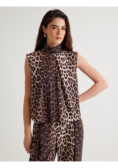 Koton Leopar Desenli Bluz Kolsuz Dik Yaka Pile Detaylı Bej Desenli 5wak60099uw