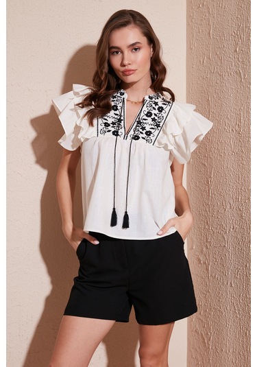 Lela Pamuklu Regular Fit Nakış Işlemeli Bayan Bluz 611Bz0253 Ekru-Siyah