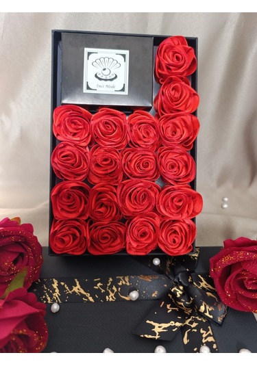 Kutuda Solmayan Güller 18 Adet Yapay Gül Kırmızı Aksesuar Hediyelik Kutulu Siyah Kutu Gül Kutusu