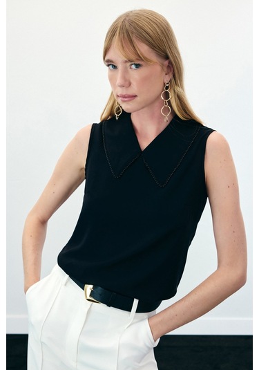 Yaka İncili Kolsuz Bluz - Siyah-136427 Siyah