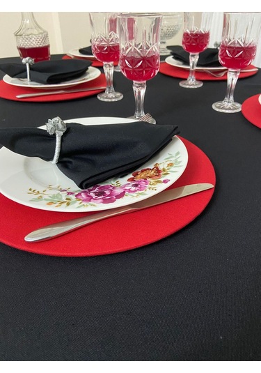 Sıvı Geçirmez Dertsiz Masa Örtüsü Siyah + 6 Peçete