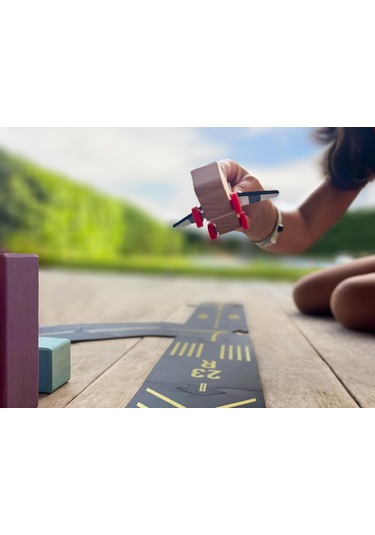 Waytoplay - Runway - 9 Parça 1 Uçak + 8 Yol