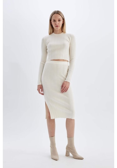 Defacto Coool Slim Fit Dar Kesim Basic Düz Yırtmaçlı Triko Midi Etek A2058AX24AUBG303 Bej Defacto Coool Slim Fit Dar Kesim Basic Düz Yırtmaçlı Triko Midi Etek A2058AX24AUBG303 Bej