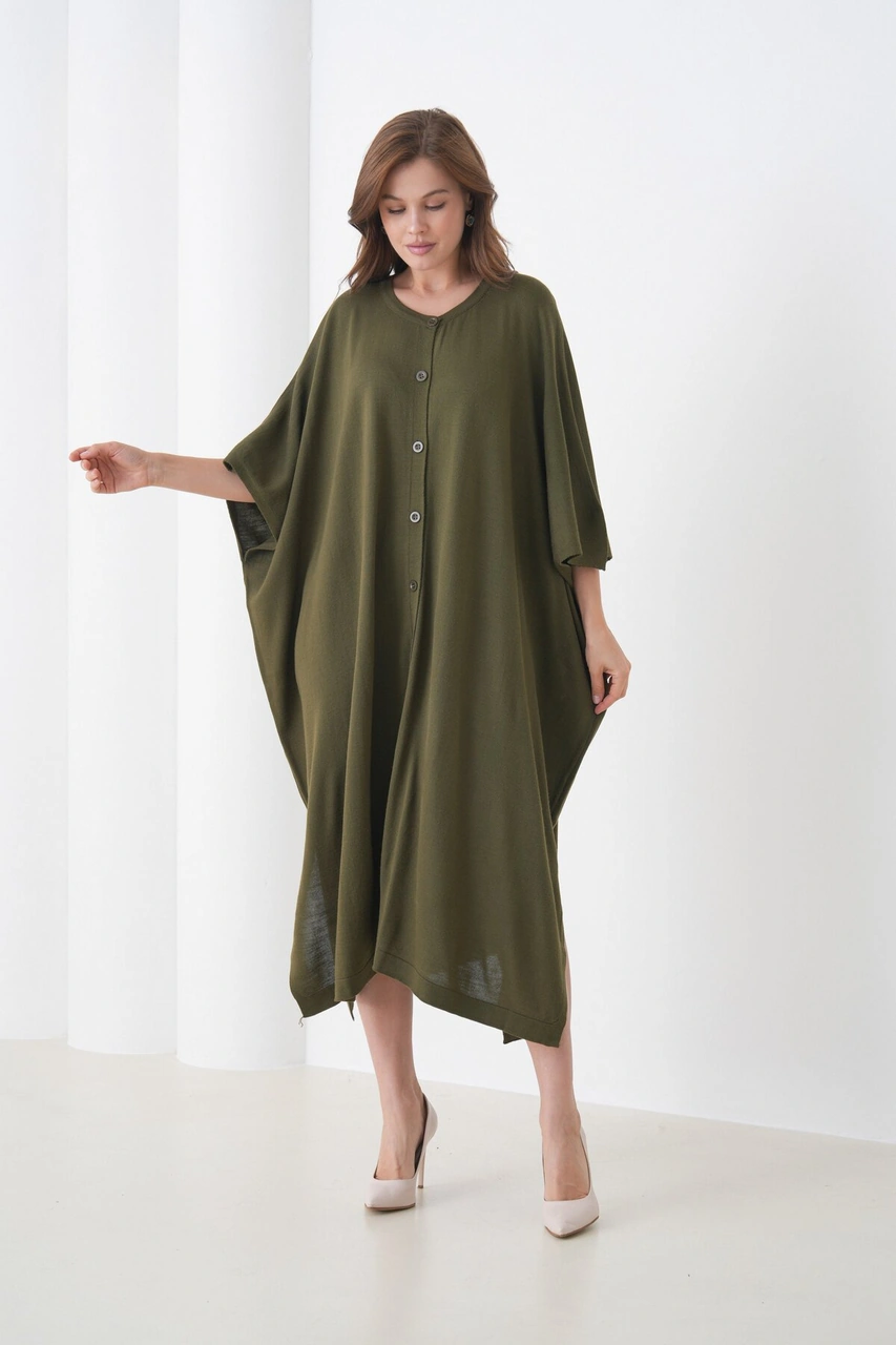 Kadın Tesettüre Uygun Önden Düğmeli Asimetrik Kesim Yarasa Kol Şık Geniş Kalıp Panço Ceket Haki