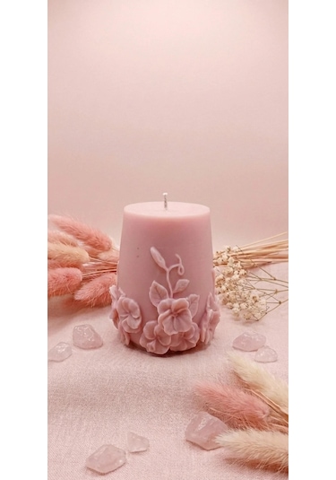 Pembe Dekoratif Kabartmalı Çiçekli Soya Mum Pembe