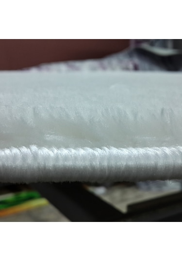Sarar Post Daire Halı Beyaz Kaymaz Peluş Pofuduk Tüm Ölçülerde