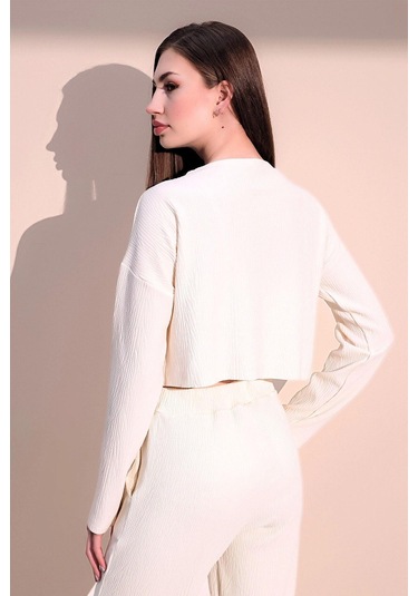 Kadın Ekru Uzun Kol Kendinden Dokulu Cepli Crop Sweatshirt, Salaş Kesim Bluz Ekru