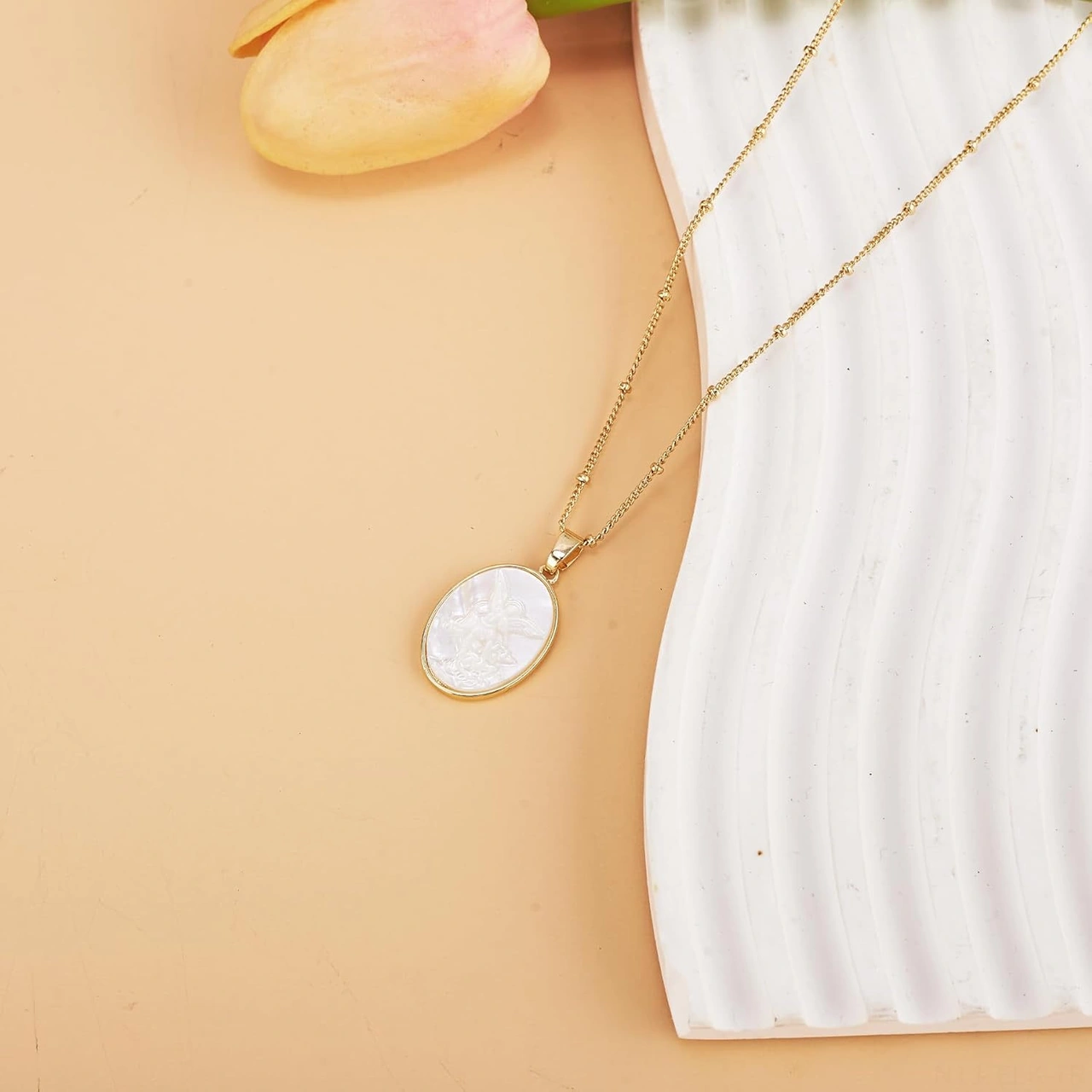 Xindoker Mikro Takımsı 18k Altın Kaplama, Doğal Beyaz Perl Taşlı 45cm Bakır Zincirli Elips Kolyeler, Korumalı Ve Şanlı Simge Gold