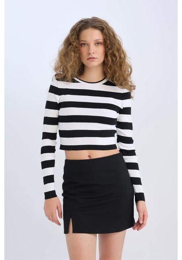 DeFacto Yüksek Bel Basic Düz Pamuk Yırtmaçlı Astarlı Mini Etek D5112AX25SPBK81 Siyah