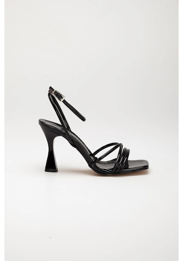 Beyaz Shoes İnce Biyeli Topuklu Kadın Ayakkabı Siyah Siyah