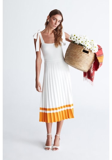 Styleboom X Peraluna Kelly Dress Askılı Bağlama Detaylı Rahat Kesim Midi Boy Yazlık Kadın Triko Elbise Ekru