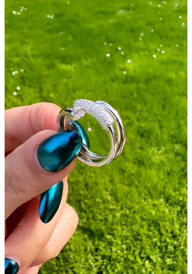 Gümüş Renk Üç Sıralı Taş Detaylı Çivi Yüzük