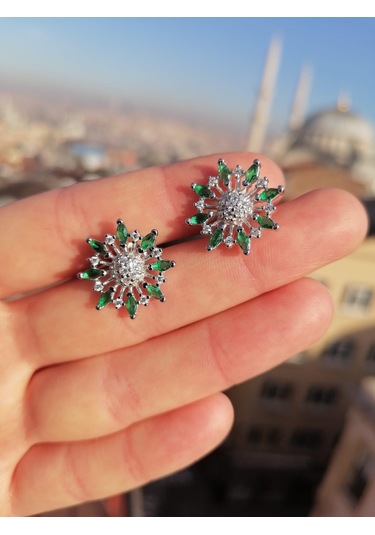 Silver Point Yeşil Taşlı Çivili Küpe Gümüş