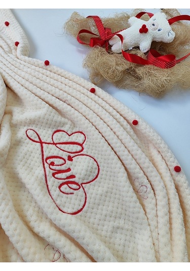 Tv Battaniyesi Love Nakışiı Kalpli Ponponlu Koltuk Şalı Battaniye Hediyelik Örtü Oyun Matı Ekru