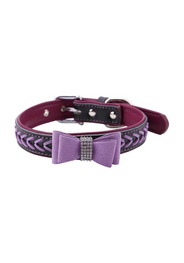 Yumuşak Pu'dan Yapılmış Yapay Elmaslarla Süslenmiş Papyonlu Köpek