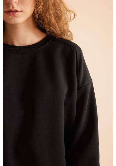 DeFacto Coool Oversize Geniş Kalıp Bisiklet Yaka Basic Düz Kalın Kumaş İçi Yumuşak Tüylü Sweatshirt D9022AXNSBK81 Siyah