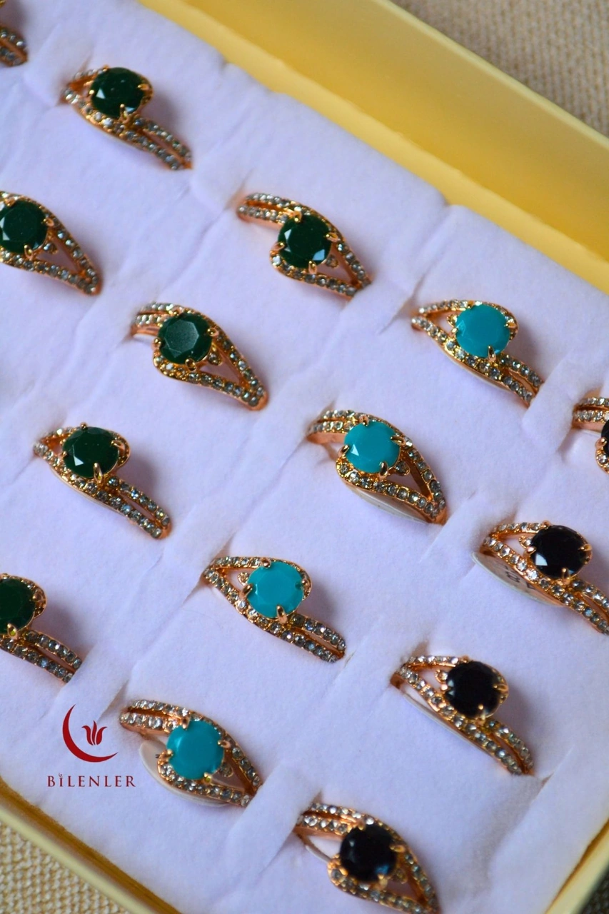 Kadın Renkli Taşlı Metal Yüzük Uzun Ömürlü,şık Tasarım 24 Lü Kutu Çok Renkli