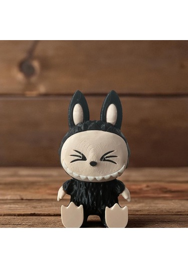 Labubu Figür Oturan Siyah Model, El Yapımı Koleksiyon Oyuncağı
