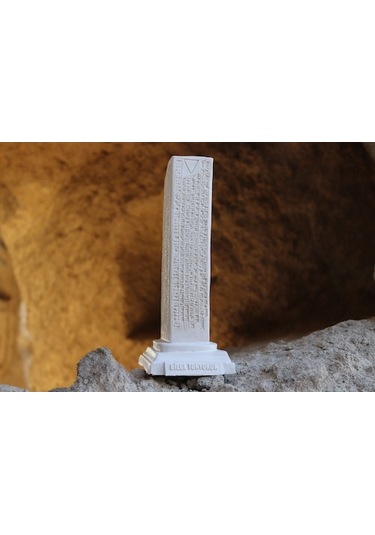 Bilge Tonyuku Yazıtı 1. Taş Masa Süsü Küçük
