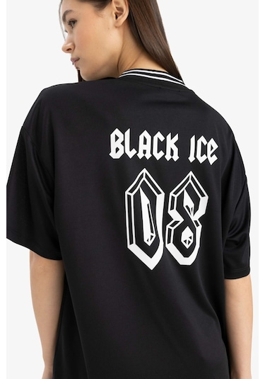 DeFacto Coool AC/DC Oversize Geniş Kalıp V Yaka Sırt Baskılı Kısa Kollu Tişört E6137AX25SMBK81