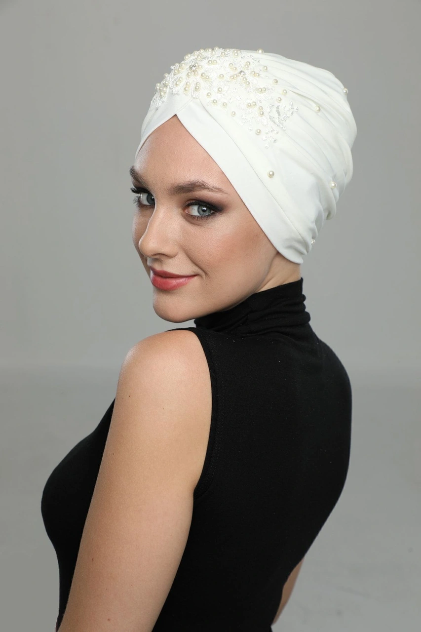 Kopma Astarlı Işlemeli Krem Dantel Motifli Hazır Türban Tesettür Abiye Bone Krem Dantel