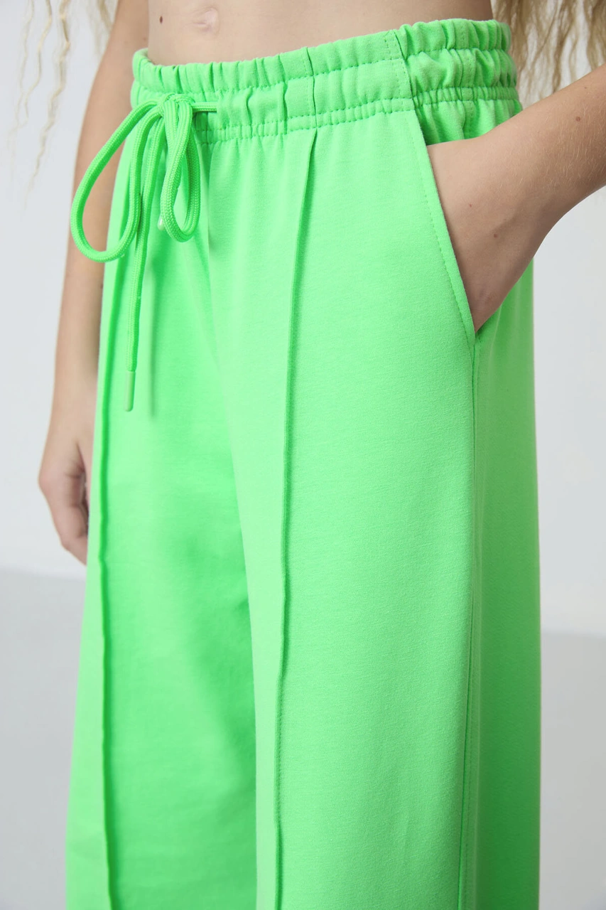 Neon Yeşil Cepli Ön Dikiş Detaylı Geniş Paça Kız Çocuk Eşofman Altı -75144 Neon Yeşil