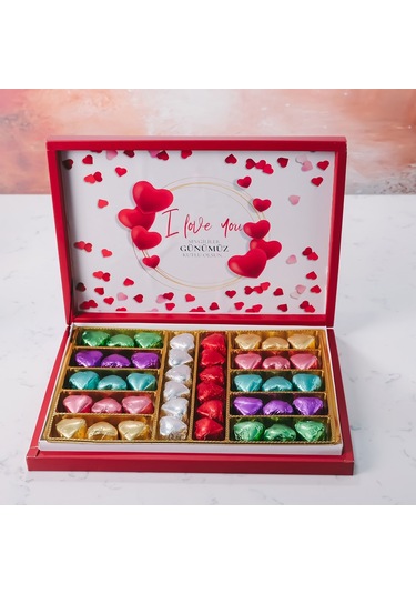 Kelebek Kalpler Temalı Beyaz Kutu 42 Adet Yaldızlı Kalp Çikolata